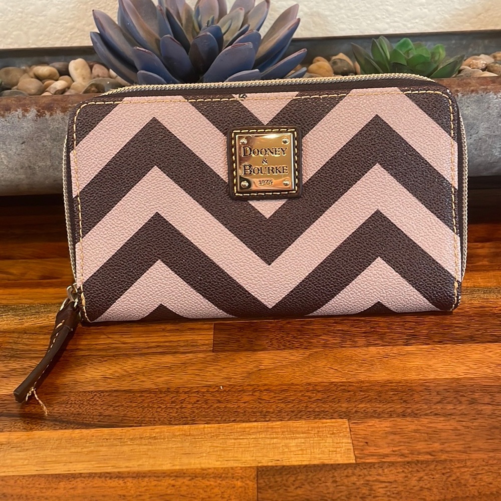 Dooney & Bourke wallet